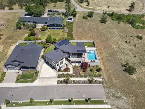 1812 Plateau Drive Medford OR 97504
