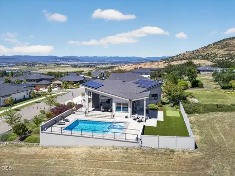 1812 Plateau Drive Medford OR 97504