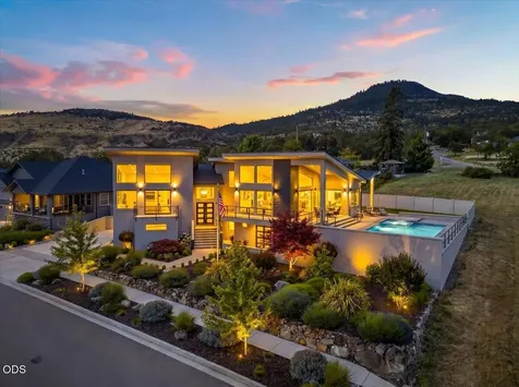 1812 Plateau Drive Medford OR 97504