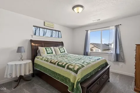 3461 NW 9th Street Redmond OR 97756