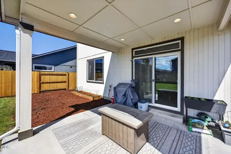 3461 NW 9th Street Redmond OR 97756