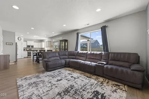 3461 NW 9th Street Redmond OR 97756