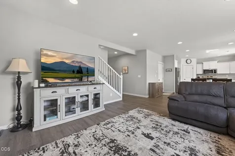 3461 NW 9th Street Redmond OR 97756