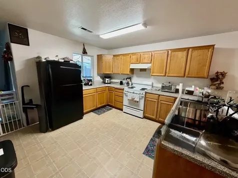 1902 Pebble Way Medford OR 97504