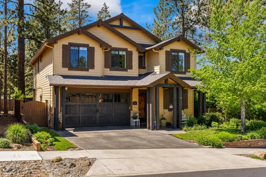 1094 E Horse Back Trail Sisters OR 97759