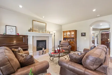 1094 E Horse Back Trail Sisters OR 97759