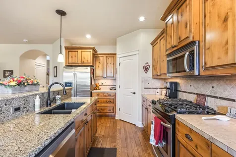 1094 E Horse Back Trail Sisters OR 97759