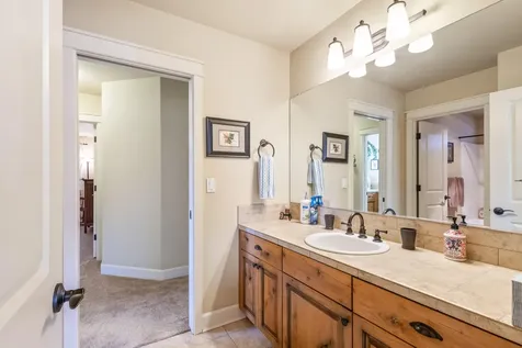 1094 E Horse Back Trail Sisters OR 97759