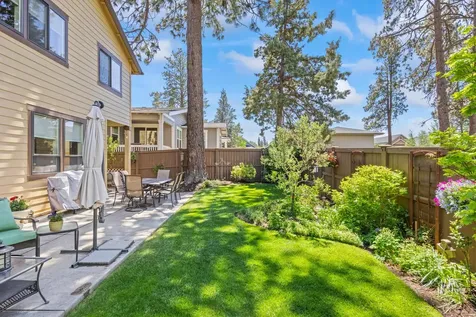 1094 E Horse Back Trail Sisters OR 97759