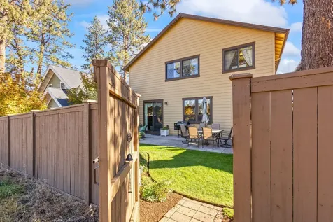 1094 E Horse Back Trail Sisters OR 97759
