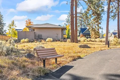 1094 E Horse Back Trail Sisters OR 97759