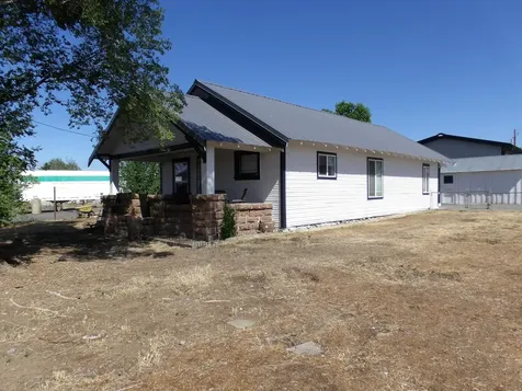 411 SE Evergreen Avenue Redmond OR 97756
