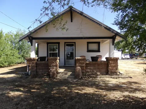 411 SE Evergreen Avenue Redmond OR 97756