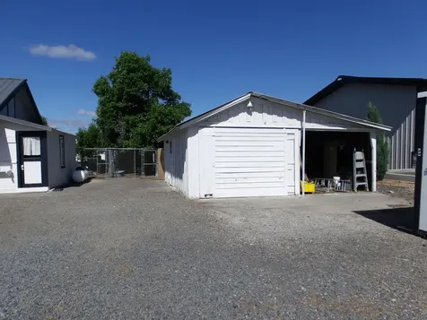 411 SE Evergreen Avenue Redmond OR 97756