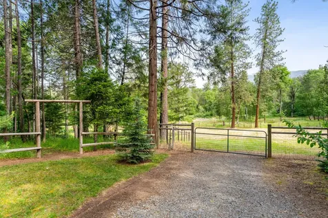 5876 Donaldson Road Grants Pass OR 97526