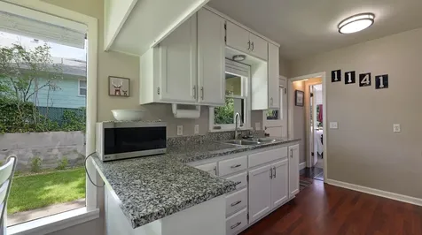 1141 NW Sunset Drive Grants Pass OR 97526