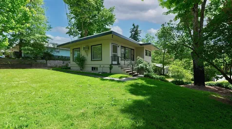 1141 NW Sunset Drive Grants Pass OR 97526