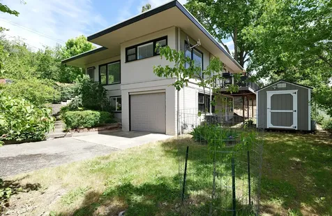 1141 NW Sunset Drive Grants Pass OR 97526