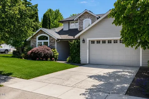 3880 Crystal Springs Drive Medford OR 97504