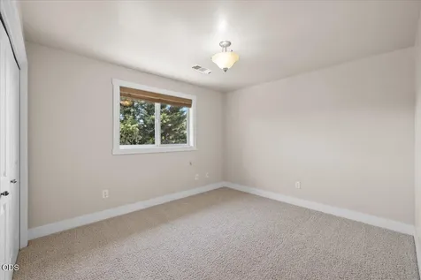 3880 Crystal Springs Drive Medford OR 97504