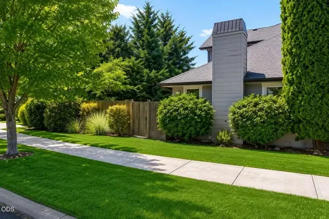 3880 Crystal Springs Drive Medford OR 97504