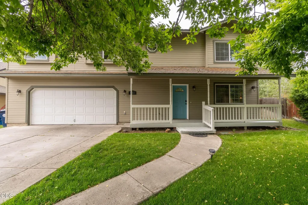 923 NW 22nd Court Redmond OR 97756