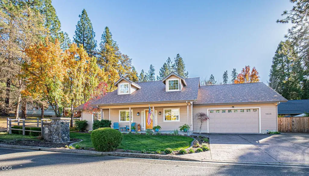 1025 Anglers Place Shady Cove OR 97539