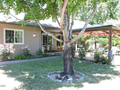 1025 Anglers Place Shady Cove OR 97539