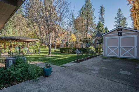1025 Anglers Place Shady Cove OR 97539
