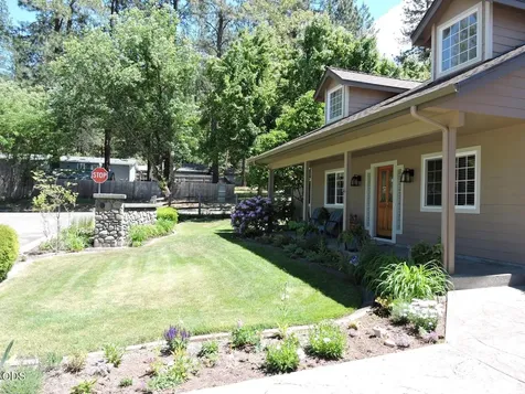 1025 Anglers Place Shady Cove OR 97539