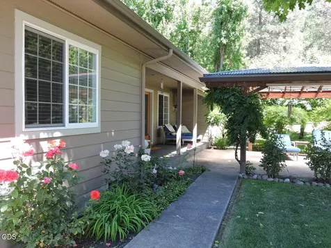 1025 Anglers Place Shady Cove OR 97539