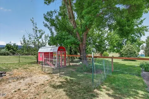 1760 Minear Road Medford OR 97501
