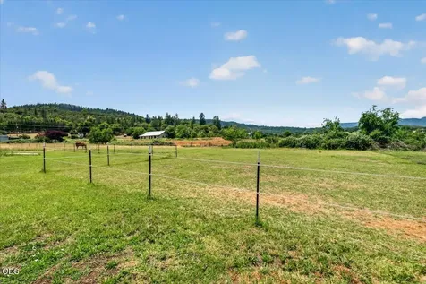 1760 Minear Road Medford OR 97501