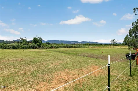 1760 Minear Road Medford OR 97501