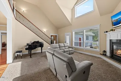 928 Buck Point Street Central Point OR 97502