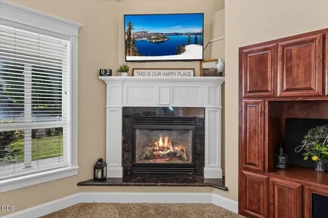 928 Buck Point Street Central Point OR 97502
