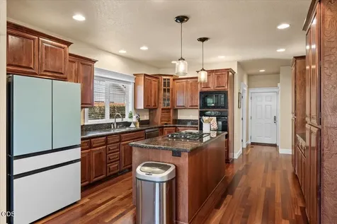 928 Buck Point Street Central Point OR 97502