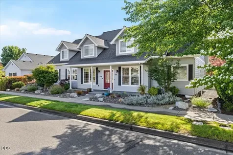 928 Buck Point Street Central Point OR 97502