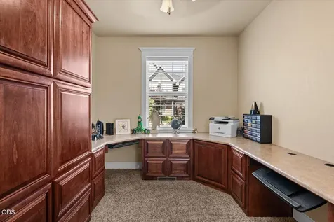 928 Buck Point Street Central Point OR 97502