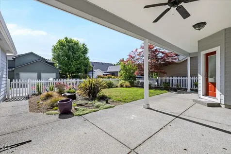 928 Buck Point Street Central Point OR 97502