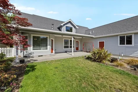 928 Buck Point Street Central Point OR 97502