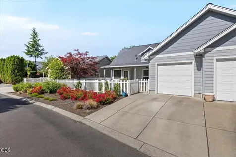 928 Buck Point Street Central Point OR 97502