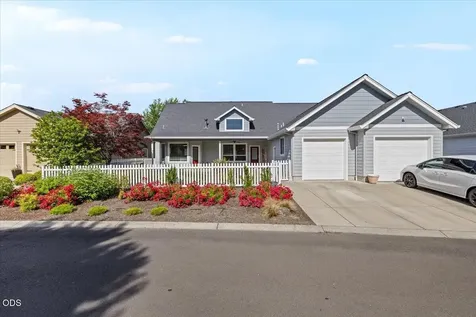 928 Buck Point Street Central Point OR 97502