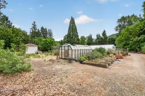 2204 Lampman Road Gold Hill OR 97525