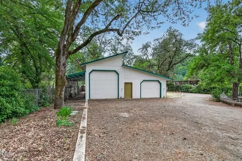 2204 Lampman Road Gold Hill OR 97525