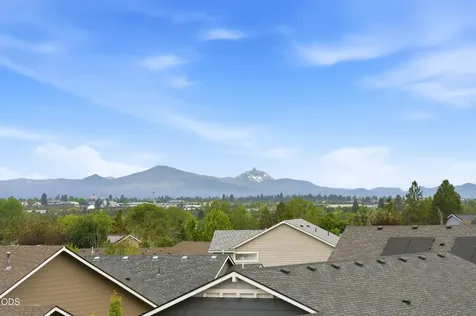 62719 Hawkview Road Bend OR 97701