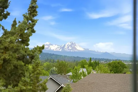 62719 Hawkview Road Bend OR 97701