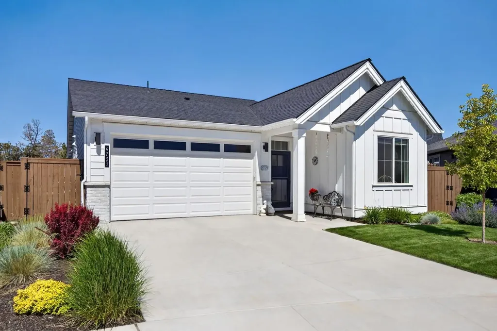 4733 SW Badger Court Redmond OR 97756
