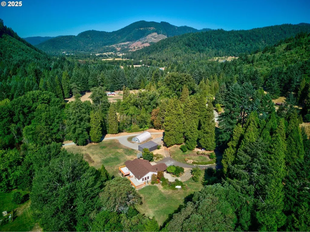913 Starveout Creek Road Azalea OR 97410