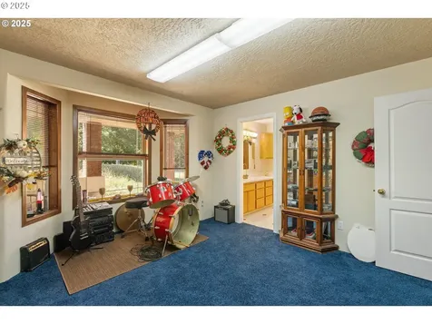 913 Starveout Creek Road Azalea OR 97410